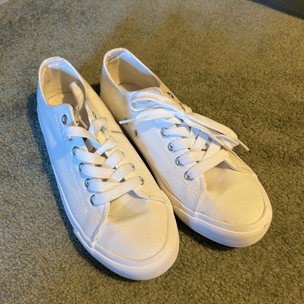 White sneakers similar to converse